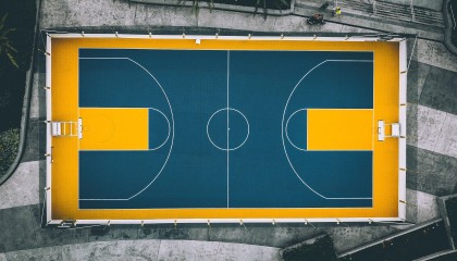 开云体育官网-伯纳乌危机四伏，旧将回归引爆球迷嘘声，马卡报头版惊呼火灾隐患