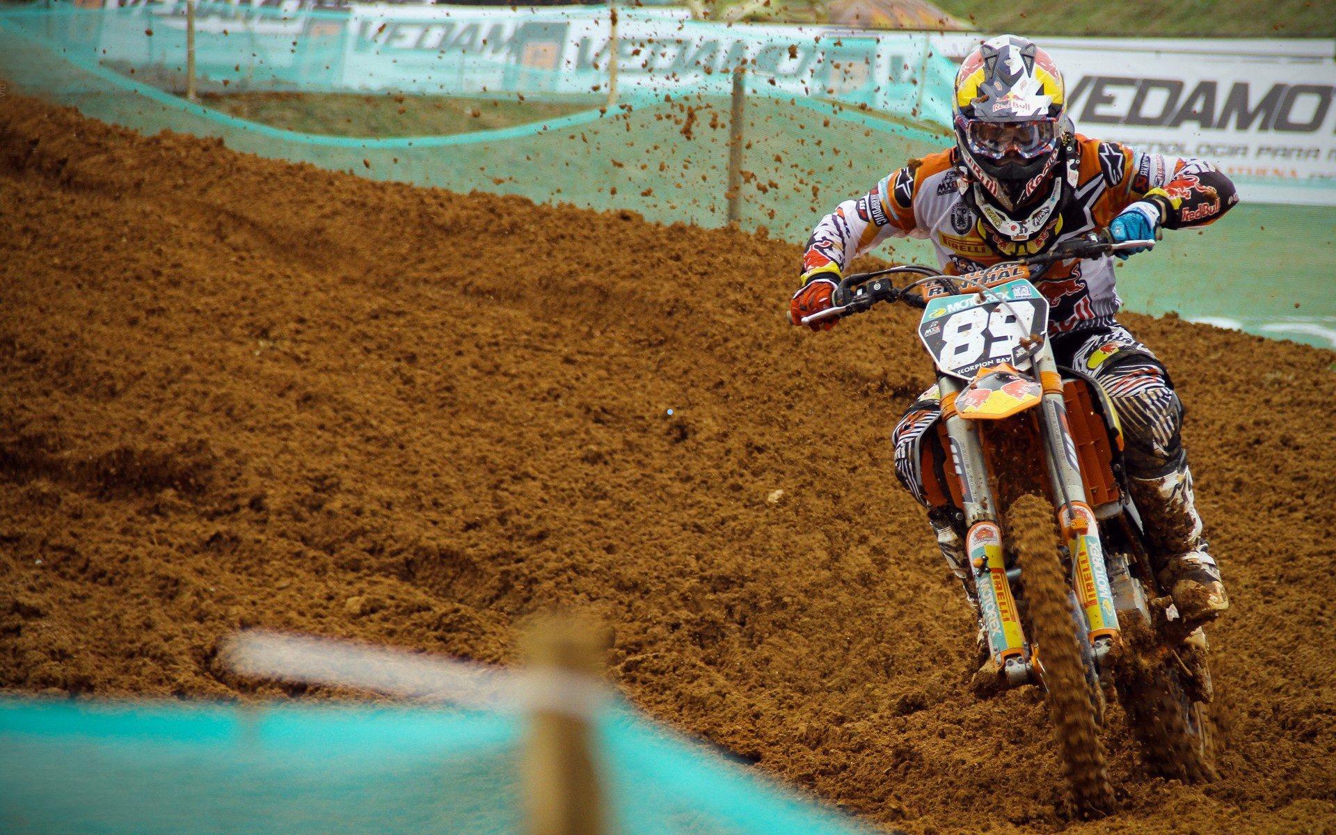 利兹联震惊凯尔特人求租皮罗埃 同财团纽带掀起足球风波