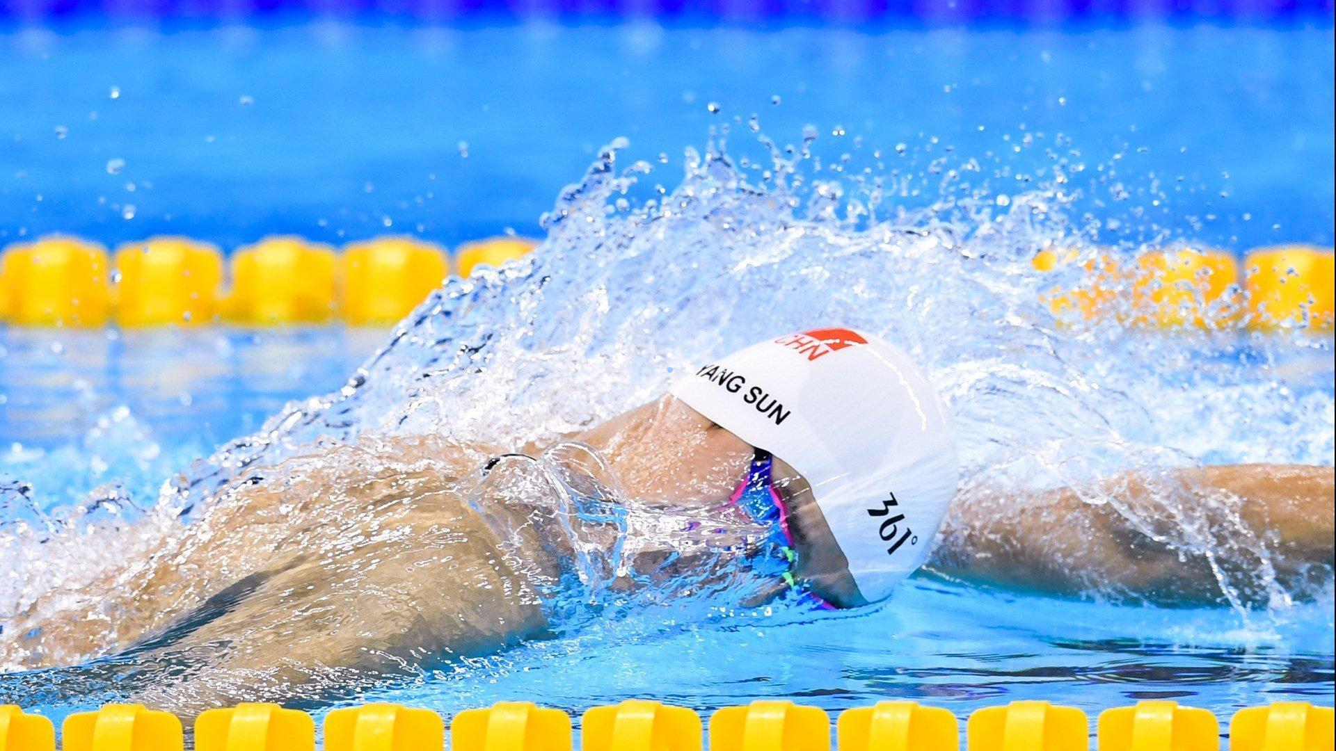 彭啸凌空抽射点燃绿茵梦想 少年球迷,哥哥进球,我从沙发上跳了起来