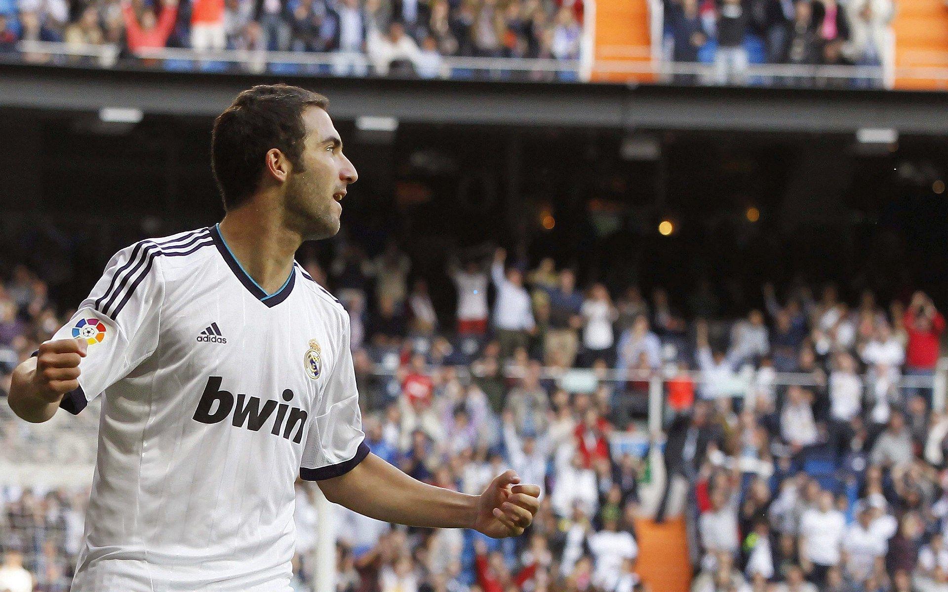 国足更衣室狂欢庆祝22年首胜！黄博文激情领舞，李昊搞笑抢镜引爆全场